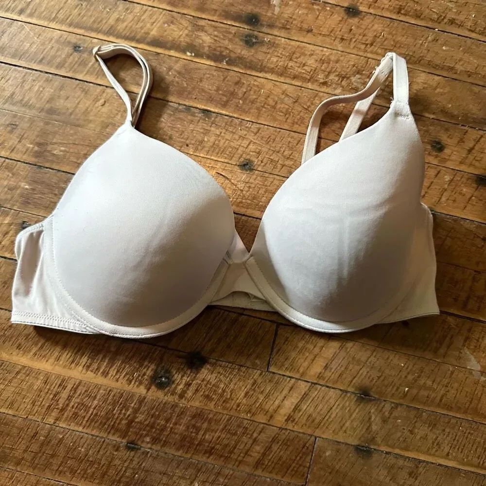 Victoria’s Secret nude T-shirt lightly lined 34C bra